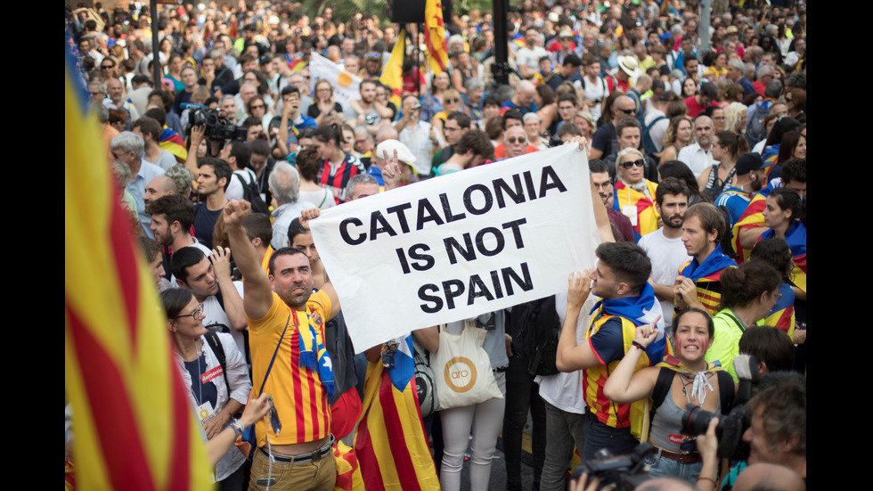 Радост в Каталуния след обявяването на независимостта
