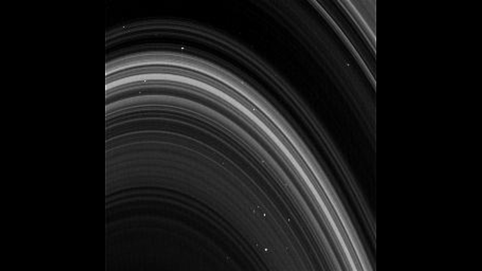 Космически апарат на НАСА успя да заснеме от близо Сатурн и пръстените му