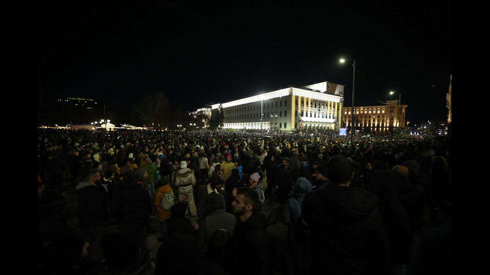 Многохилядни протести в София и големите градове на страната срещу бюджета и управлението