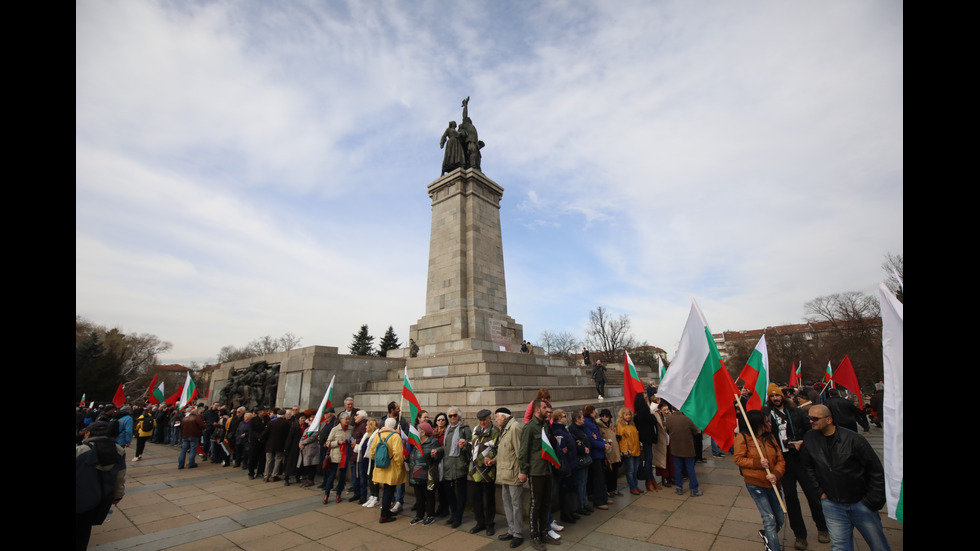 Протест в защита на Паметника на Съветската армия в София