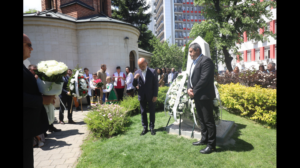 Откриха паметник на лекарите, загинали от COVID-19