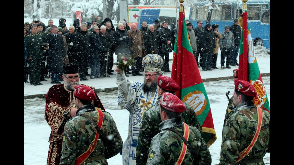 Осветиха бойните знамена и знамената-светини на българската армия