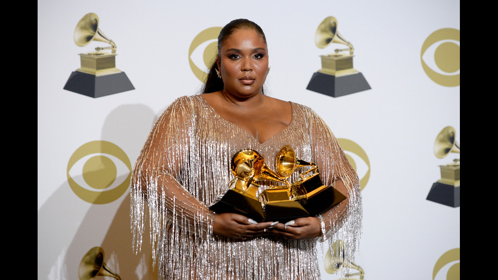 Стил и сексапил завладяха червения килим на наградите „Грами”