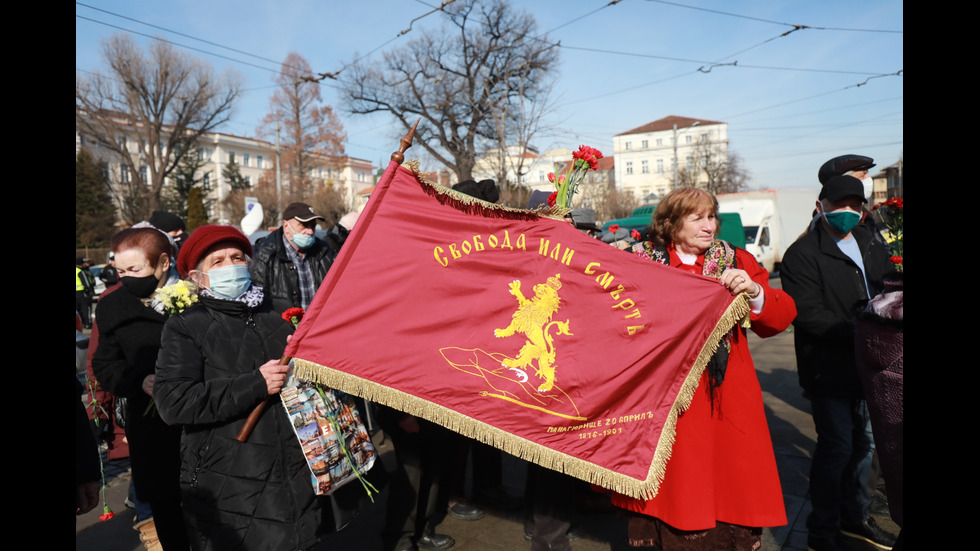 България се прекланя пред подвига на Апостола