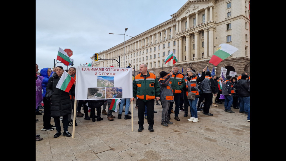 Синдикати от КНСБ и КТ „Подкрепа“ излизат на протест пред МС