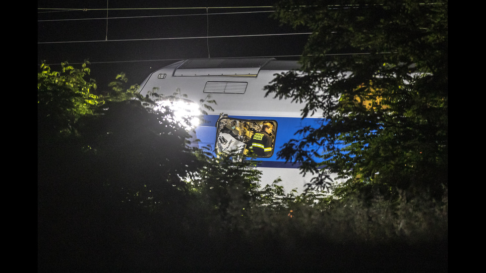 Два влака се сблъскаха близо до Прага