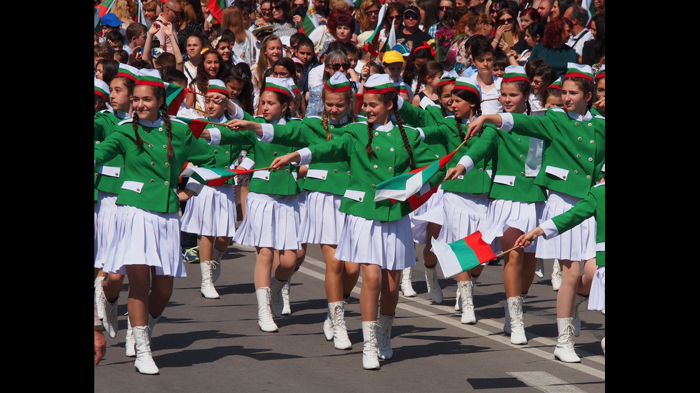 Празнично шествие във Варна