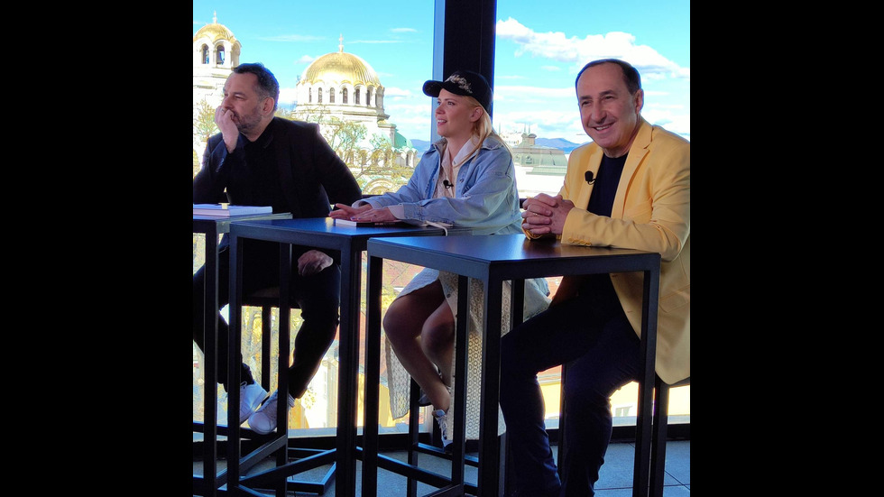 ЗАД КАДЪР: Изборният ден по NOVA В СНИМКИ