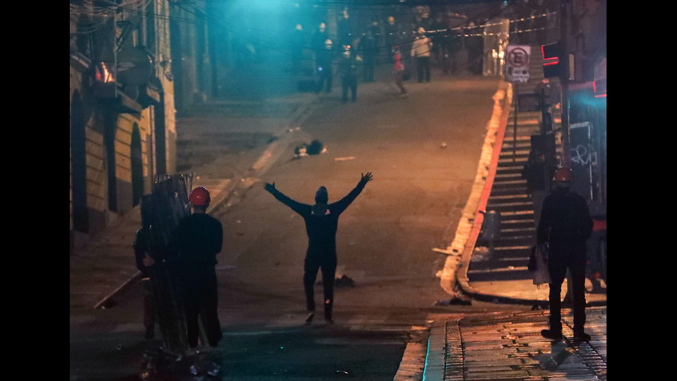 Протести в Боливия, разгневена тълпа унизи кметица