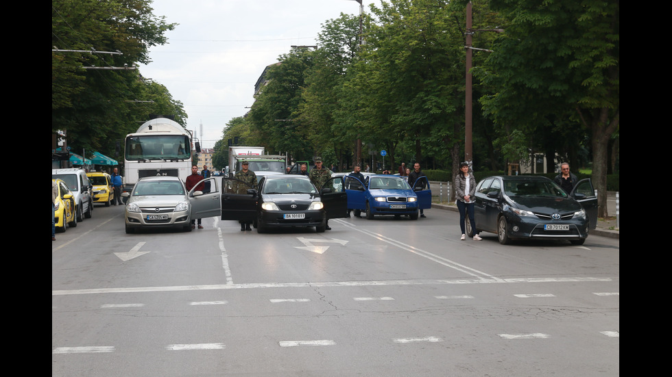 България притихна в памет на Ботев и загиналите за свободата ни