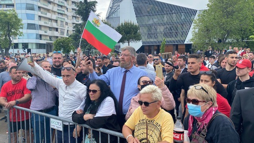 Гей парад и контрамитинг в Бургас