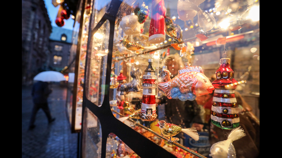ГОДИНА СЛЕД АТЕНТАТА С КАМИОН: Коледният базар в Берлин отвори