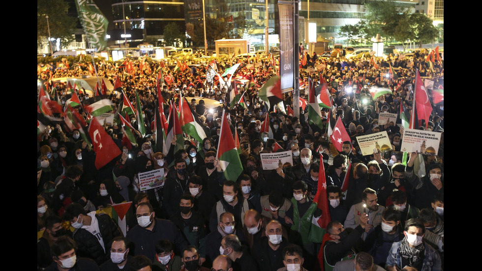 Хиляди протестираха пред израелското посолство в Анкара и консулството в Истанбул