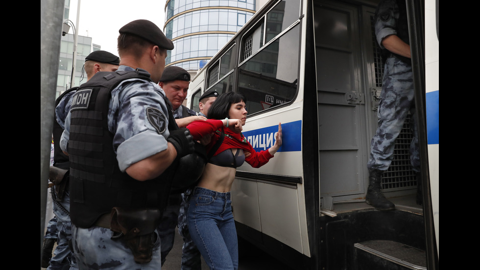 Десетки арестувани на протест в Москва