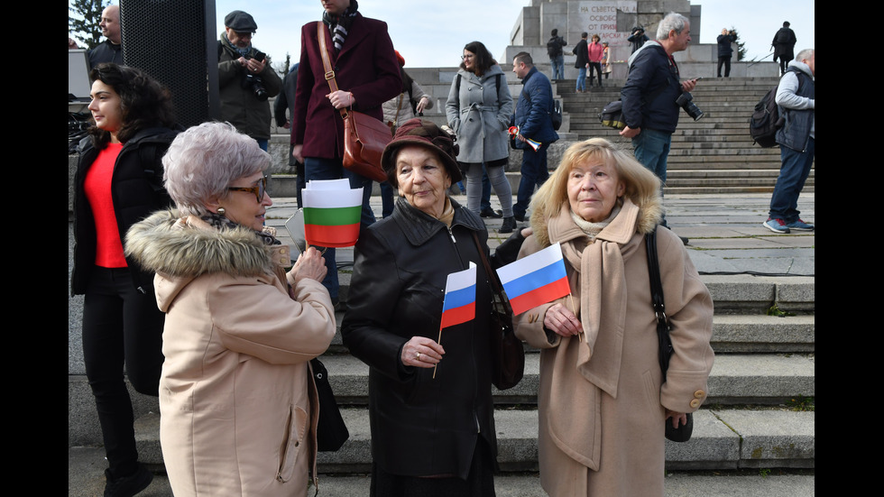 Протест в защита на Паметника на Съветската армия в София