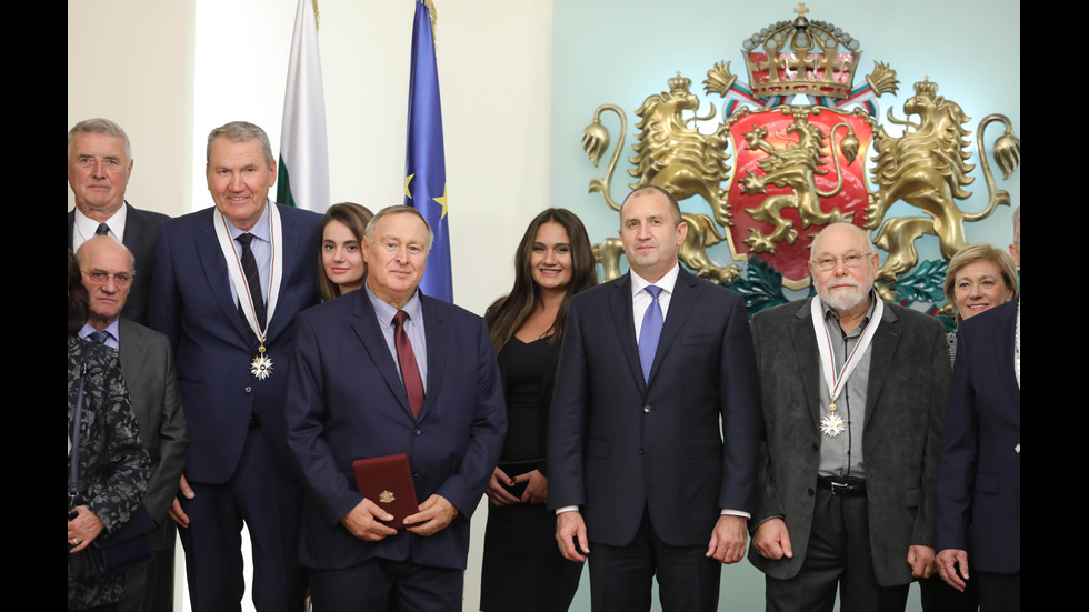 Радев награди с висши държавни отличия шестима изтъкнати българи