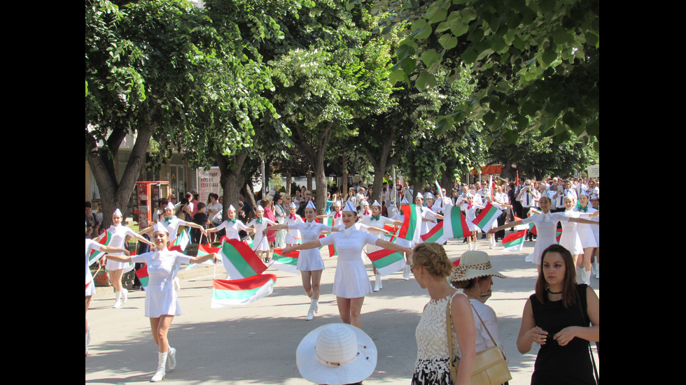 Празнично шествие в Русе