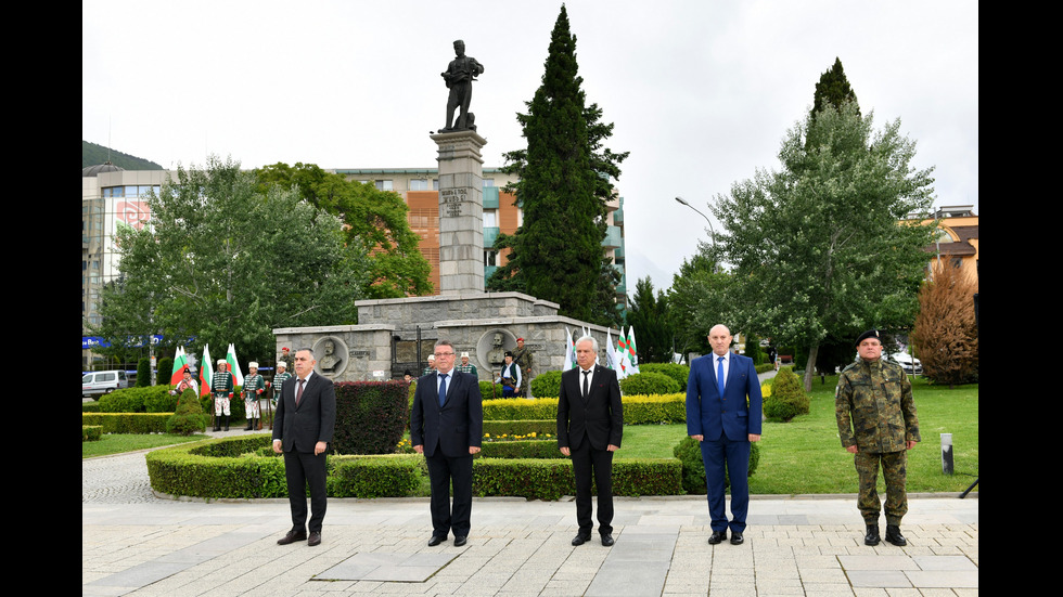 България почете паметта на Ботев