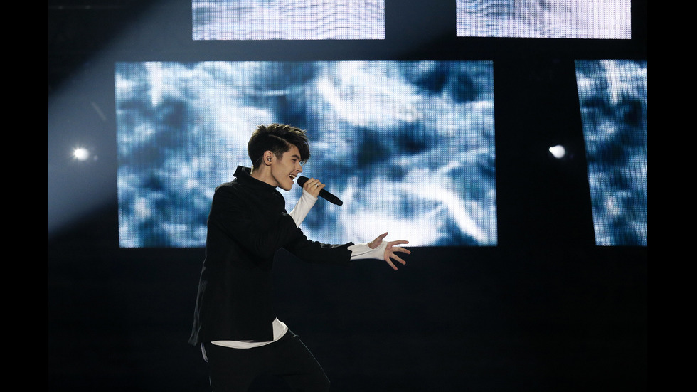 Кристиан Костов представи България на втория полуфинал на "Евровизия"