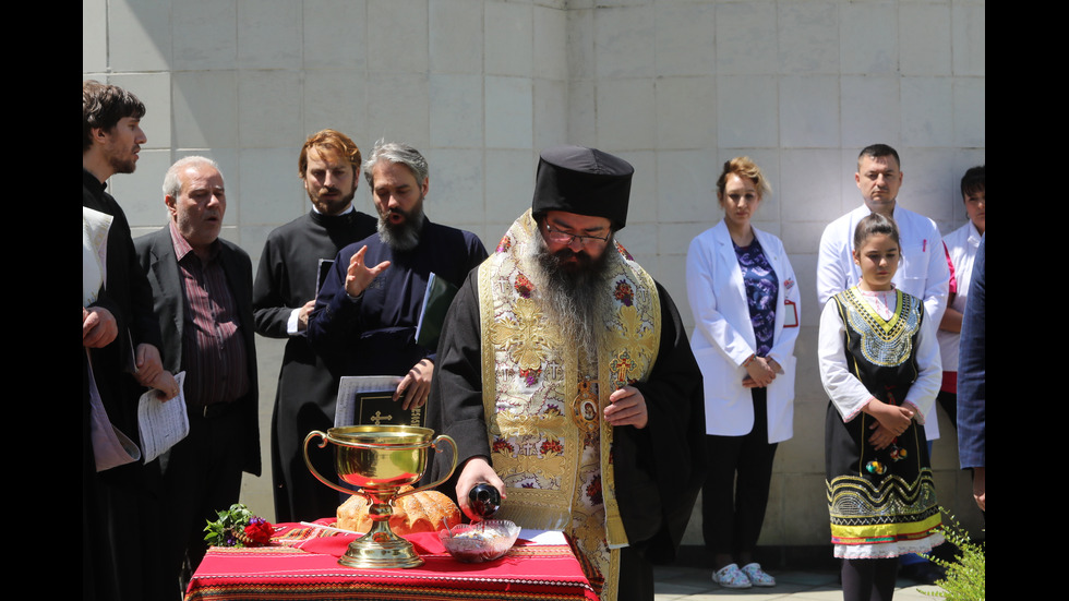Откриха паметник на лекарите, загинали от COVID-19