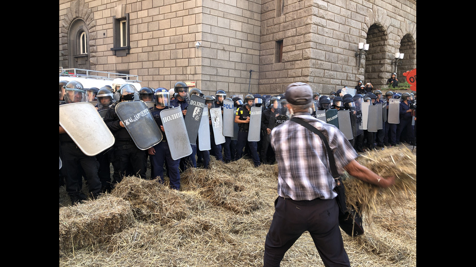 Протест пред парламента