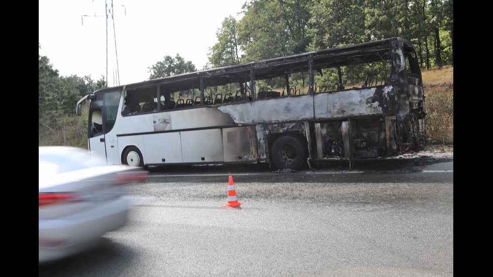 Автобус изгоря на АМ "Люлин"