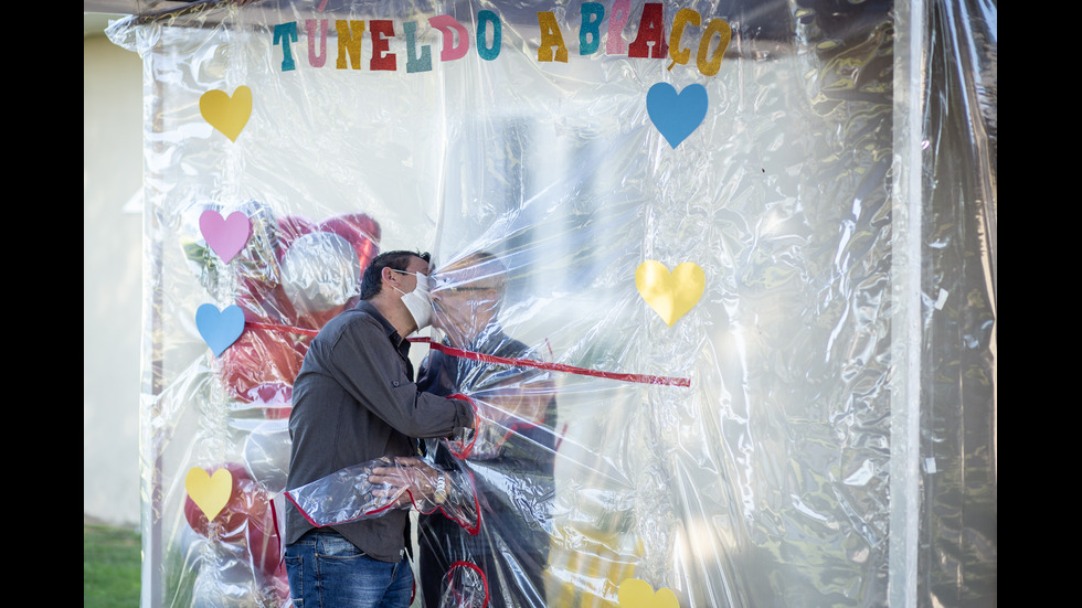 Бразилска болница построи "Тунел на прегръдките"