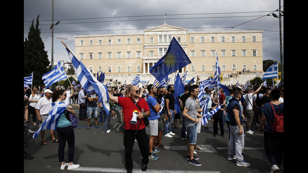 Протест и вот на недоверие срещу Ципрас в Атина