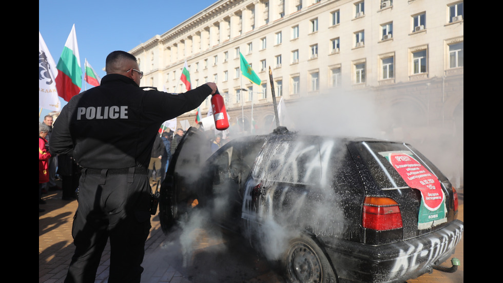 Заради референдума: "Възраждане" на протест пред Конституционния съд