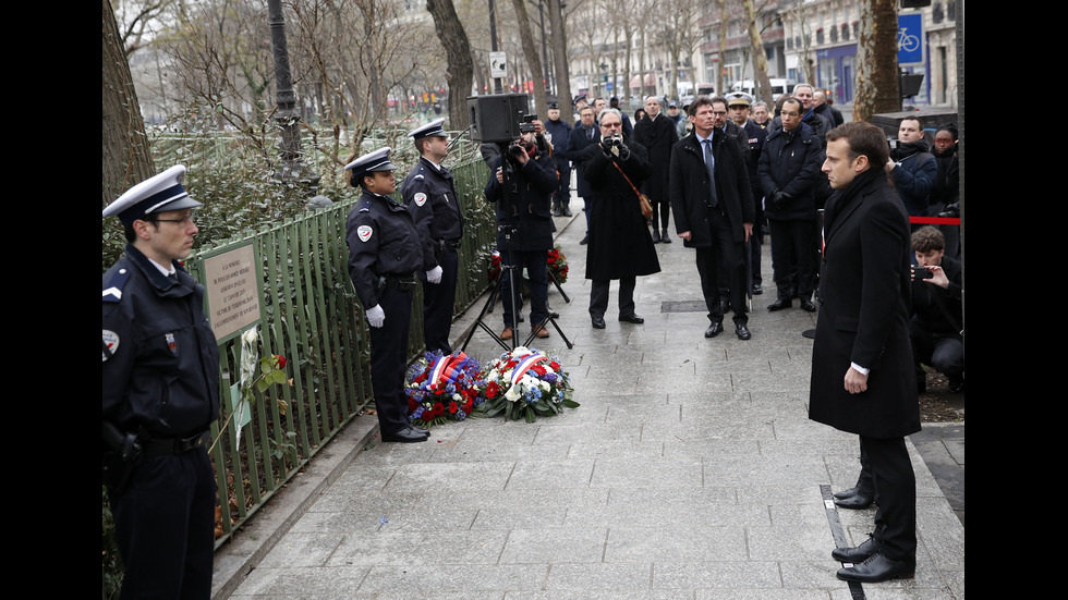 Франция почете жертвите на "Шарли Ебдо"