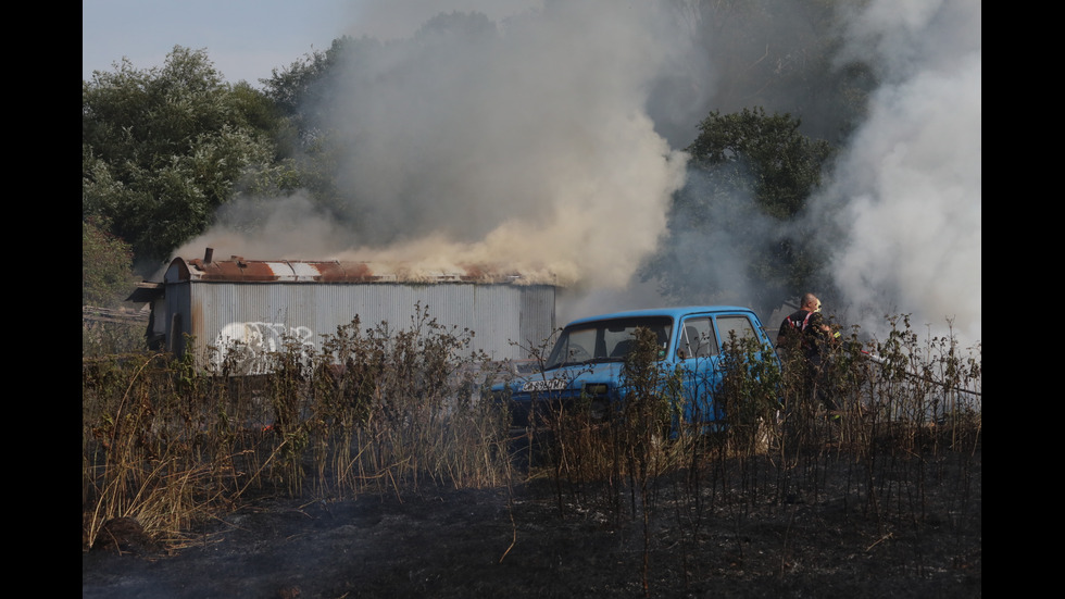 Пожар избухна близо до Околовръсното в София