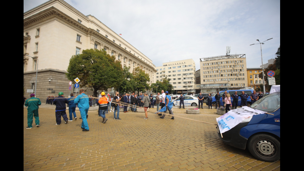 Миньори и енергетици излязоха на национален протест