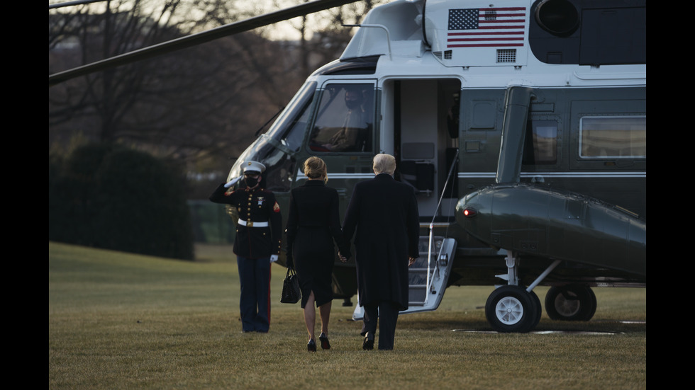 Доналд Тръмп и Мелания напускат Белия дом