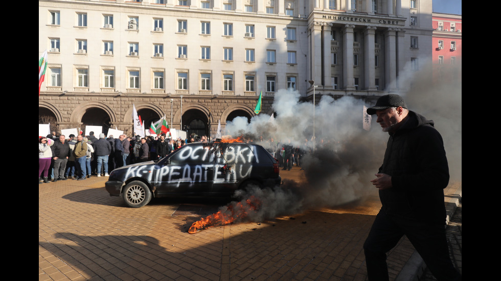 Заради референдума: "Възраждане" на протест пред Конституционния съд