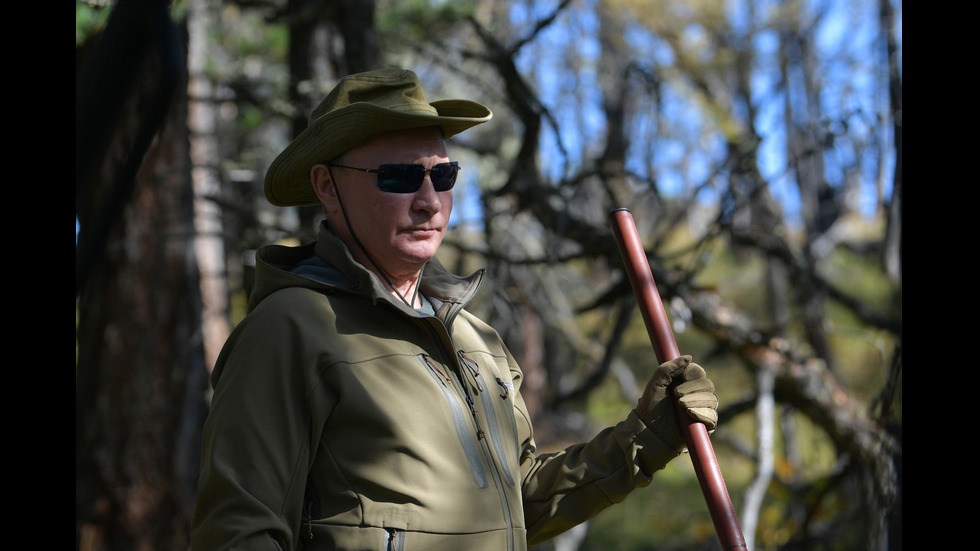 Путин бере гъби на рождения си ден високо в сибирските планини