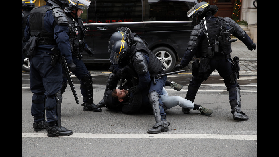 Стотици арестувани по време на протестите във Франция