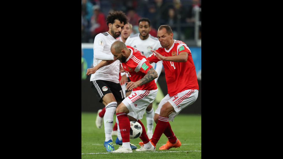 Русия докосва осминафиналите след победа над Египет