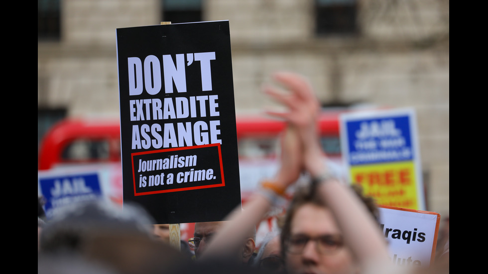 Протест в Лондон в защита на Джулиан Асандж