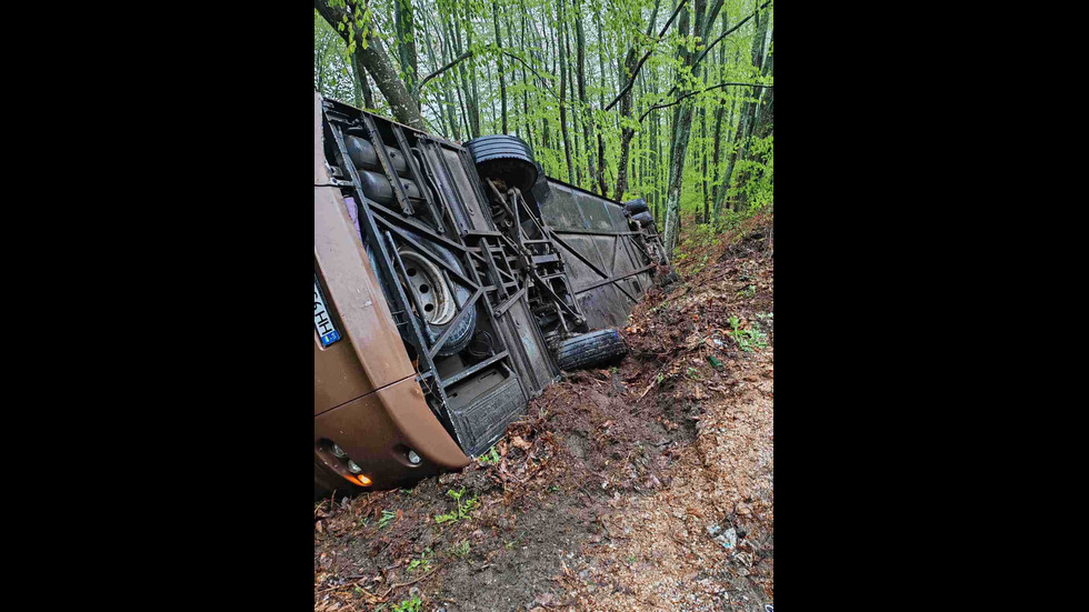 Автобус потегли сам на заден ход до ГКПП „Малко Търново“, има двама загинали и 16 ранени
