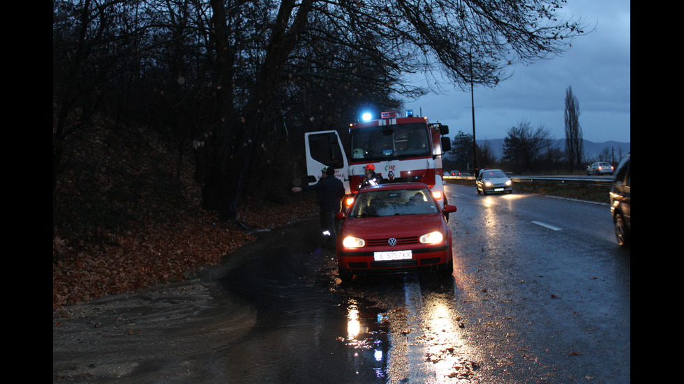 Тежка катастрофа с три коли на изхода на Благоевград