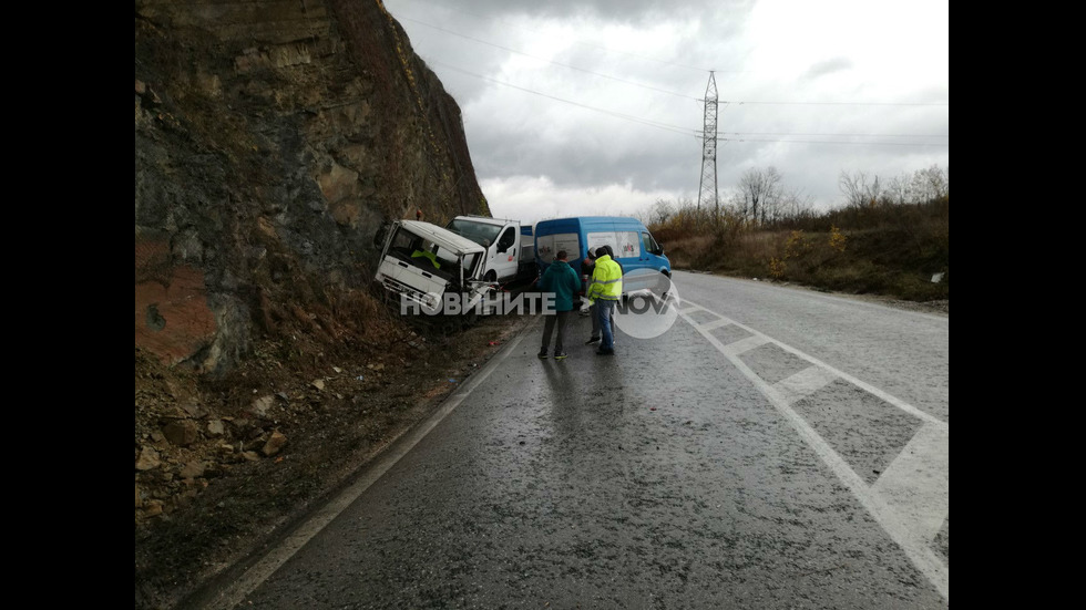 Пет коли се удариха на Прохода на републиката