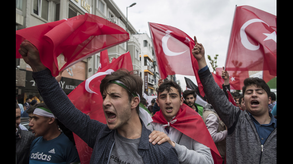 Хиляди протестираха срещу САЩ в Истанбул