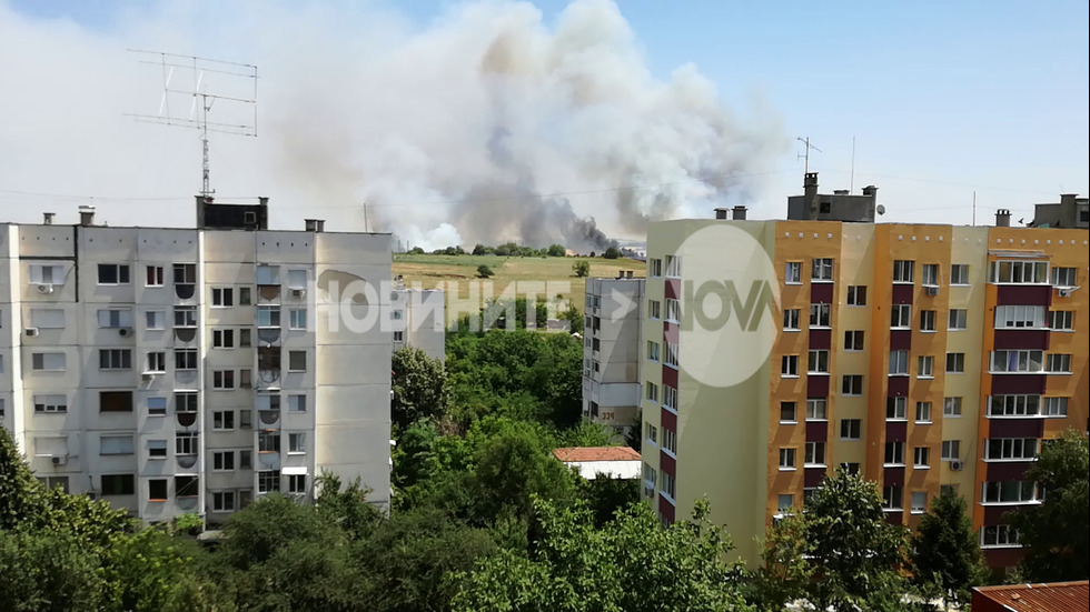 Голям пожар до блокове в Плевен