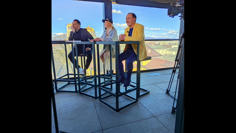 ЗАД КАДЪР: Изборният ден по NOVA В СНИМКИ