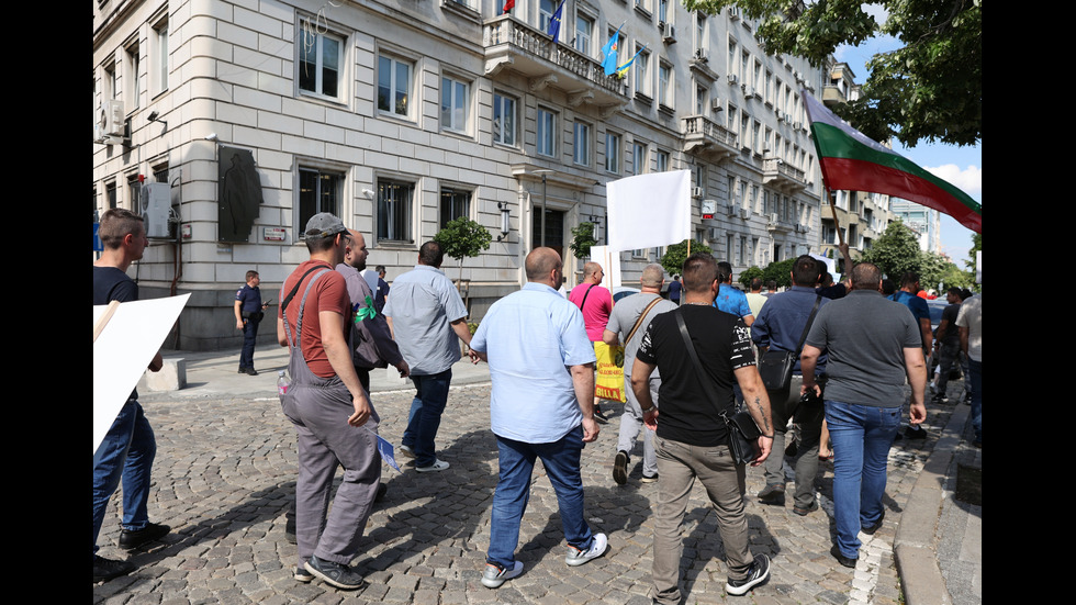 Работещи в „Топлофикация-София” излязоха на протест в София