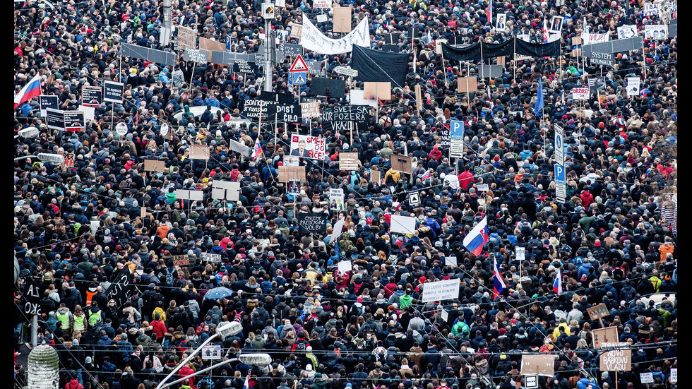 Десетки хиляди на протест в Словакия