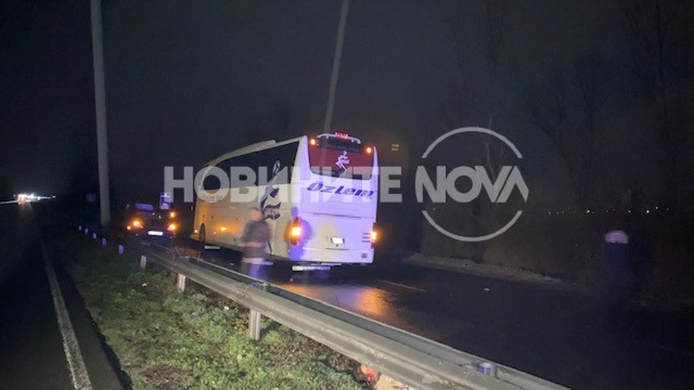 Катастрофа затвори пътя Бургас - Созопол, има двама загинали