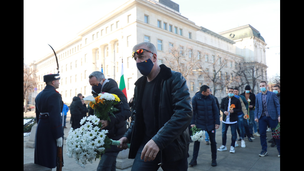 България се прекланя пред подвига на Апостола