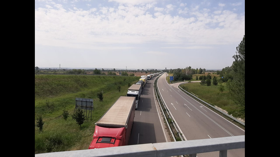 7-километрова колона от камиони на „Дунав мост 2”