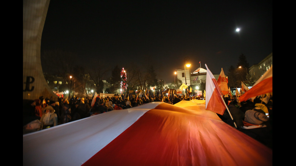 Опозиционни депутати окупираха парламента в Полша